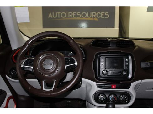 Used 2015 Jeep Renegade Latitude image 15