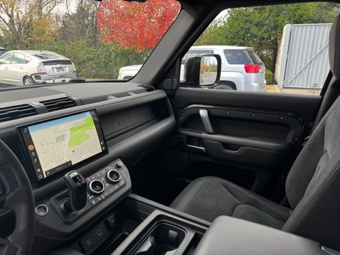 Used 2023 Land Rover Defender 110 image 18