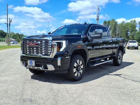 Used 2025 GMC Sierra 2500 Denali w/ Denali Reserve Package AWD/4WD image 3