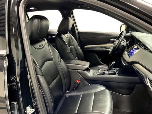 Used 2023 Cadillac XT4 Premium Luxury image 7