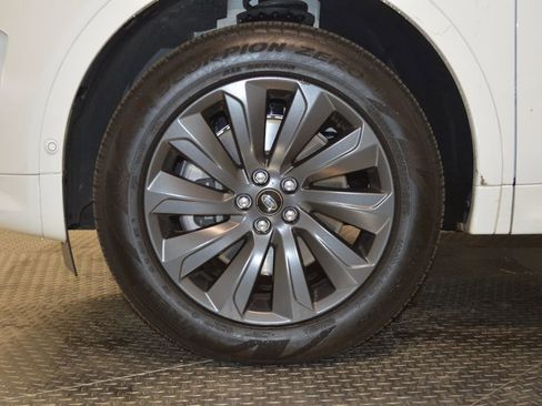 Used 2025 Land Rover Discovery Sport S image 14