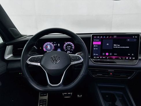 Used 2025 Volkswagen Tiguan SE R-Line AWD/4WD image 23