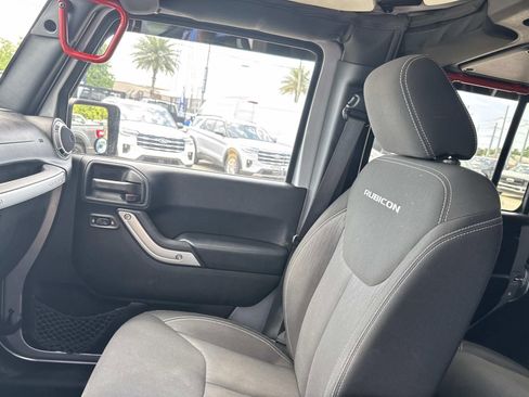 Used 2015 Jeep Wrangler Unlimited Rubicon w/ Connectivity Group AWD/4WD image 20