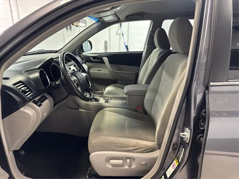 Used 2013 Toyota Highlander Limited image 9