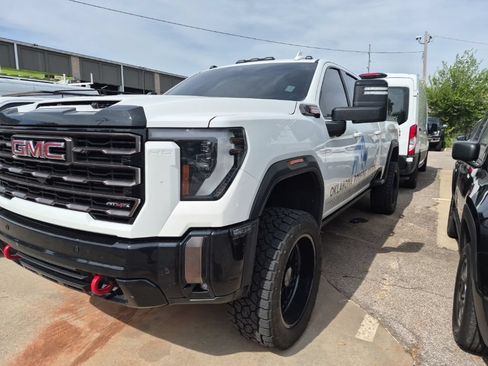 Used 2024 GMC Sierra 2500 AT4X AWD/4WD image 2