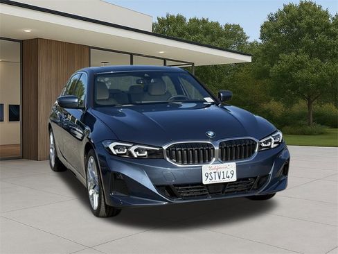 Used 2025 BMW 330i Sedan w/ Convenience Package image 5