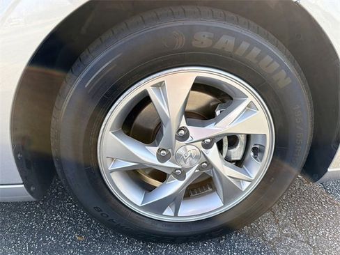 Used 2021 Hyundai Elantra SE image 31