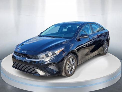 Used 2024 Kia Forte LXS w/ LXS Technology Package image 2