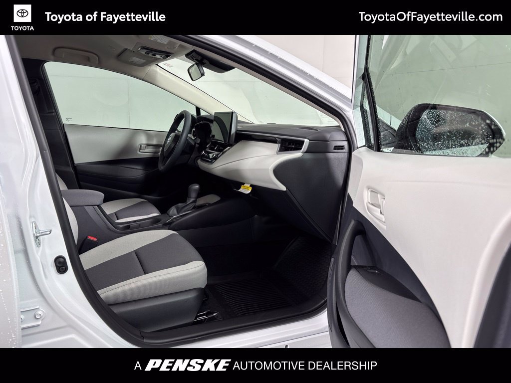 Used 2027 Toyota Corolla LE FWD image 8