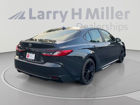 Used 2025 Toyota Camry SE FWD image 5