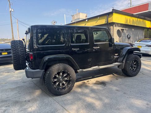 Used 2013 Jeep Wrangler Unlimited Sahara w/ Dual Top Group image 5