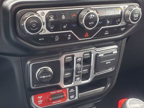 Used 2023 Jeep Gladiator Rubicon w/ LED Lighting Group AWD/4WD image 26