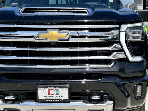 Used 2024 Chevrolet Silverado 2500 High Country w/ High Country Premium Package AWD/4WD image 10