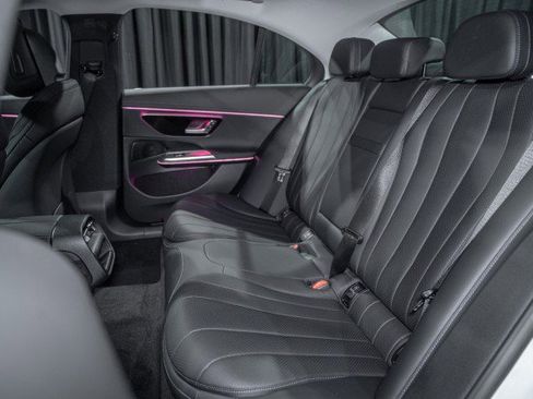 Used 2025 Mercedes-Benz E 350 Sedan image 11