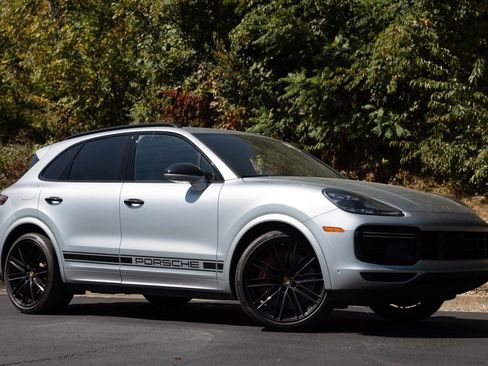 Used 2022 Porsche Cayenne Turbo image 8