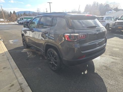 Used 2022 Jeep Compass Altitude w/ Convenience Group image 4