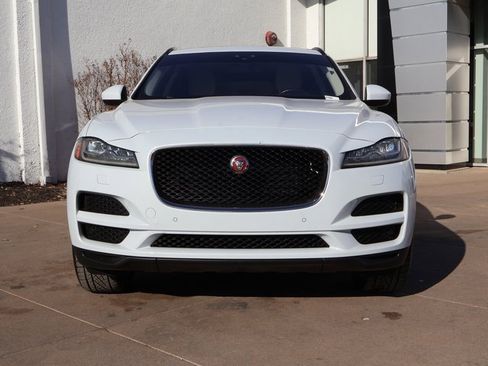 Used 2017 Jaguar F-PACE Prestige image 2