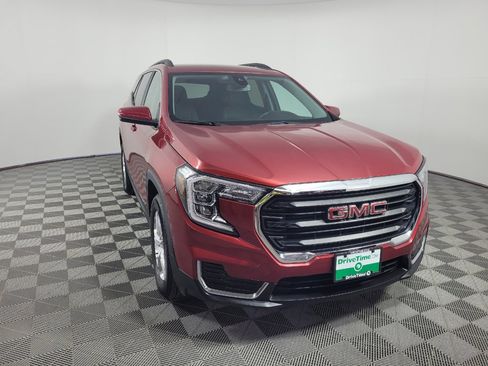 Used 2023 GMC Terrain SLE w/ Driver Convenience Package FWD image 13
