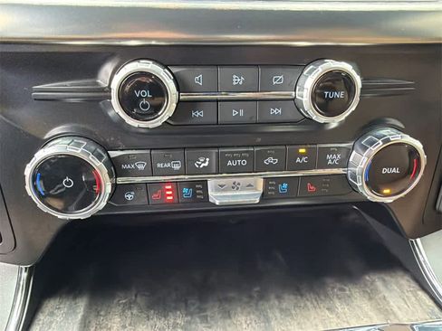 Used 2023 Ford F150 Lariat w/ Trailer Tow Package image 28