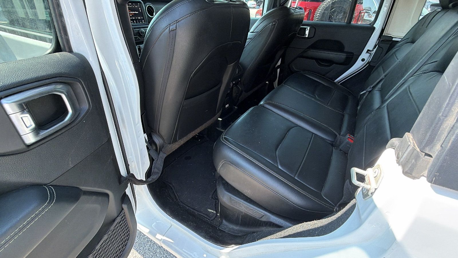 Used 2023 Jeep Wrangler Unlimited Sahara AWD/4WD image 22