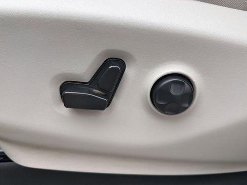 Used 2021 Chrysler Pacifica Touring-L FWD image 15