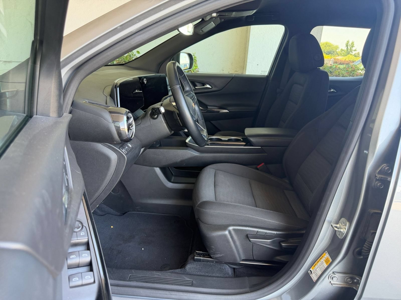 Used 2025 Chevrolet Equinox LT FWD image 27