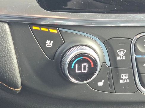 Used 2020 Chevrolet Traverse Premier image 21