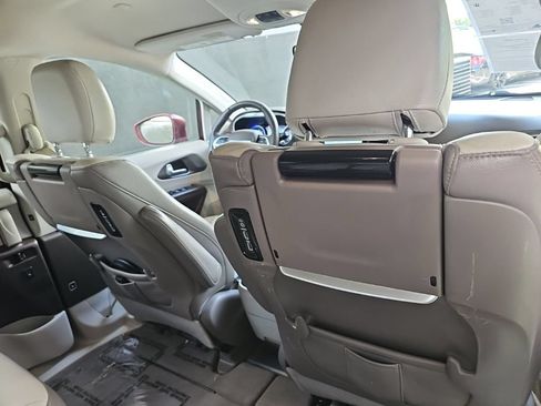Used 2017 Chrysler Pacifica Touring-L Plus w/ Tire & Wheel Group FWD image 37