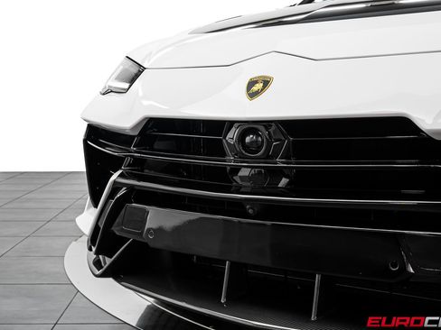 Used 2024 Lamborghini Urus Performante AWD/4WD image 11