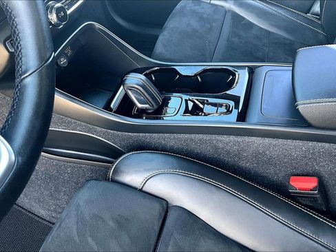 Used 2022 Volvo XC40 T5 R-Design w/ Advanced Package image 19