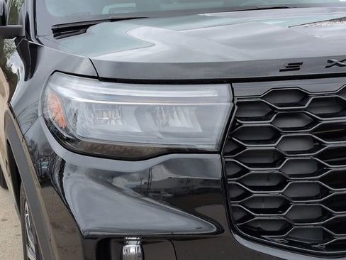 Certified 2025 Ford Explorer ST-Line image 9