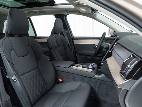 New 2026 Volvo XC90 B6 Plus image 22