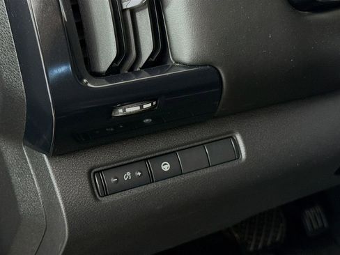 Used 2022 Nissan Pathfinder SV image 10