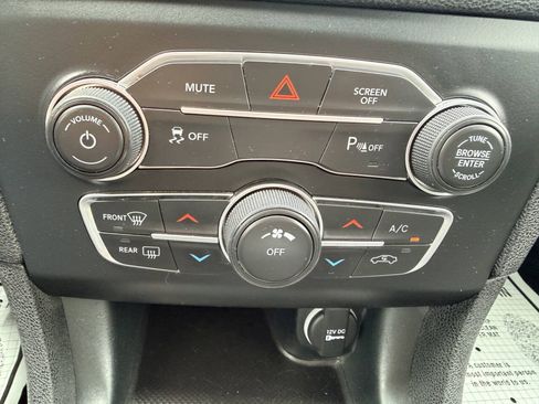 Used 2022 Dodge Charger SXT RWD image 36