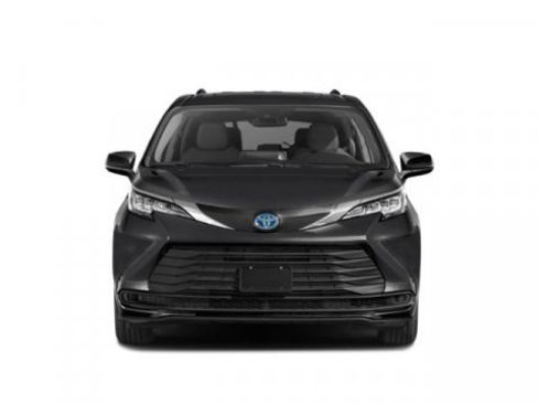 Used 2024 Toyota Sienna LE image 4