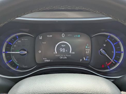 Used 2024 Chrysler Pacifica Limited FWD image 31