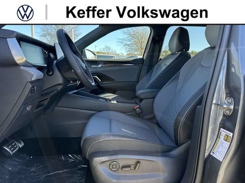 New 2026 Volkswagen Tiguan SE R-Line FWD image 12