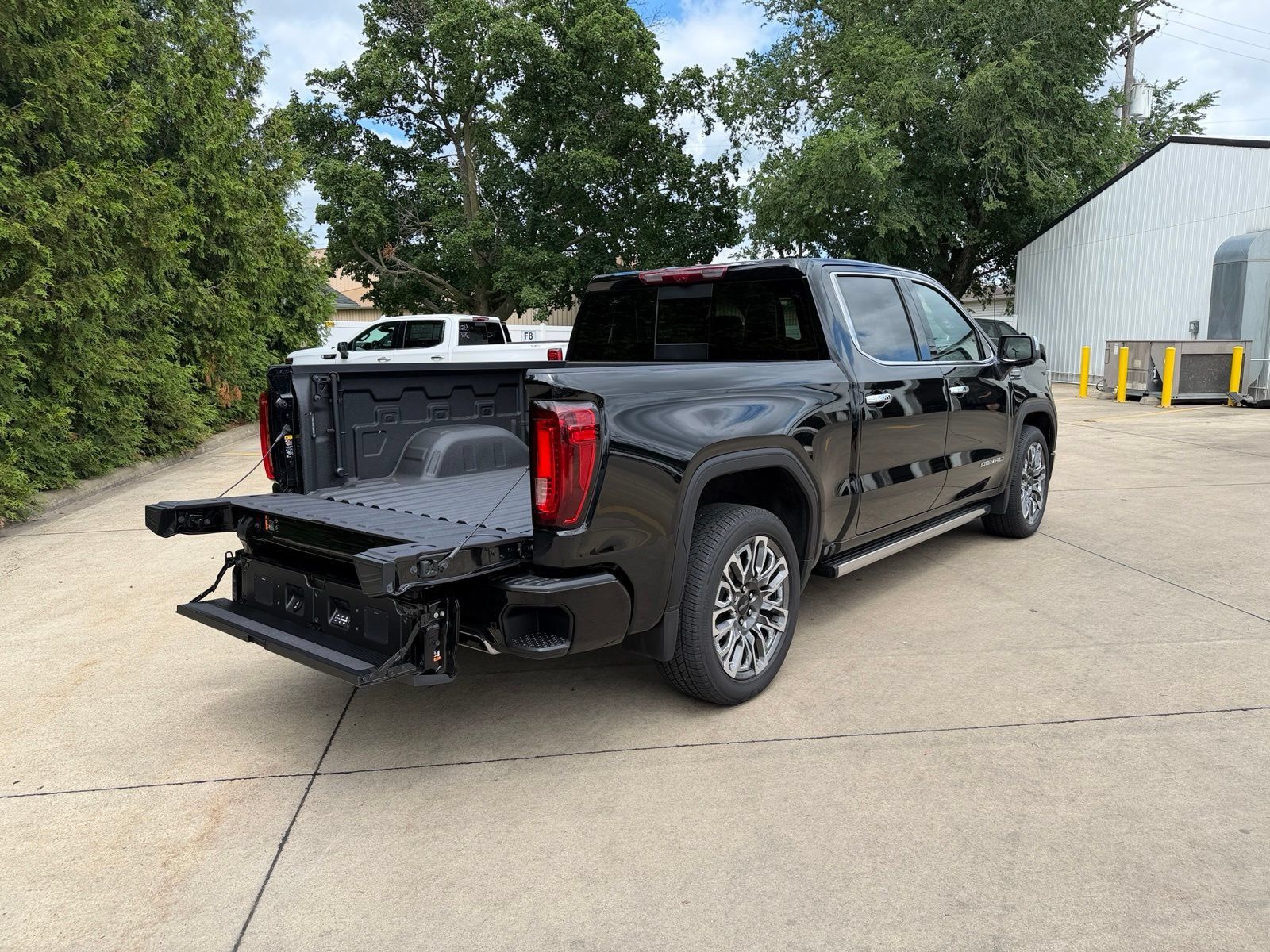 Used 2024 GMC Sierra 1500 Denali Ultimate AWD/4WD image 32