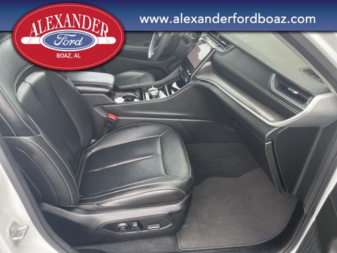 Used 2023 Jeep Grand Cherokee L Limited AWD/4WD image 13