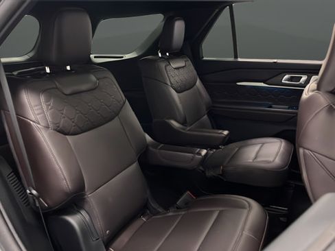 Used 2025 Ford Explorer Platinum w/ LUX Leather Package AWD/4WD image 26