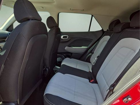 Used 2024 Hyundai Venue SEL image 15