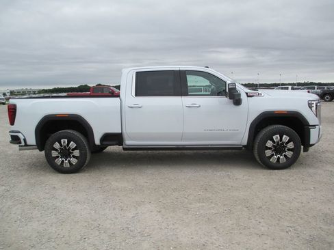 New 2026 GMC Sierra 2500 Denali w/ Denali Reserve Package AWD/4WD image 3