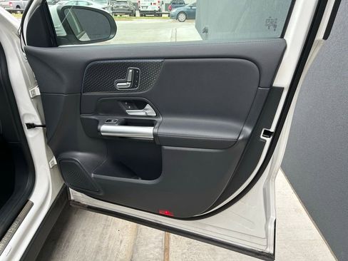 Used 2025 Mercedes-Benz GLA 250 4MATIC image 21