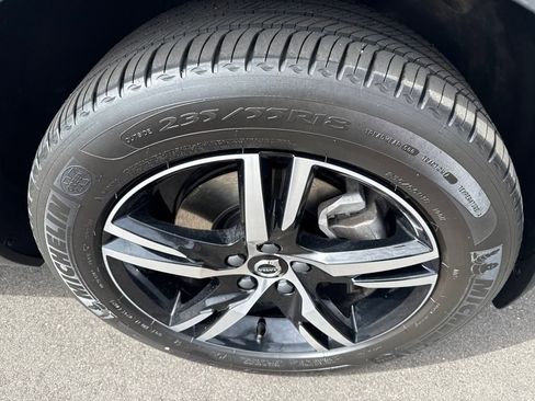 Used 2025 Volvo XC40 B5 Core image 37