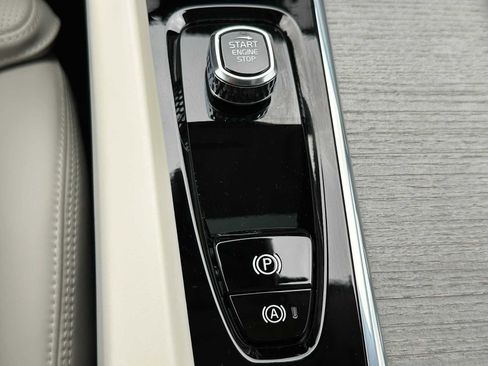 New 2025 Volvo XC60 B5 Ultra w/ Protection Package Premier image 31