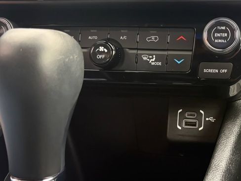 Used 2022 Jeep Compass Limited w/ Sun and Sound Group AWD/4WD image 26