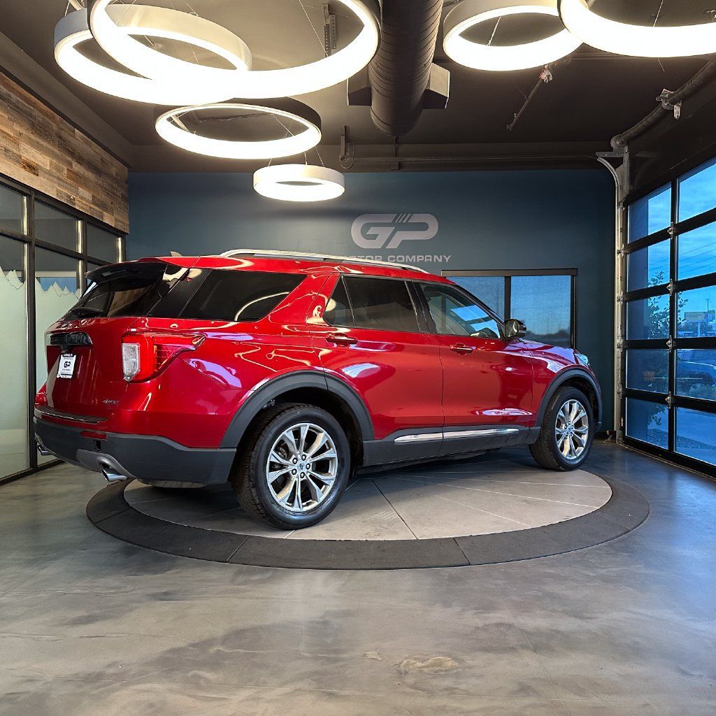 Used 2022 Ford Explorer Limited w/ Equipment Group 301A AWD/4WD image 3