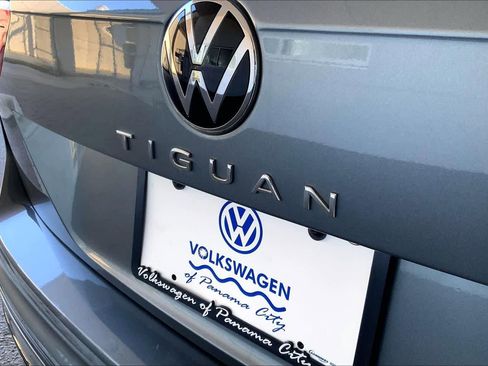 Used 2022 Volkswagen Tiguan SE R-Line image 30