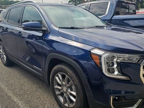 Used 2022 GMC Terrain SLT w/ LPO, Floor Liner Package FWD image 1