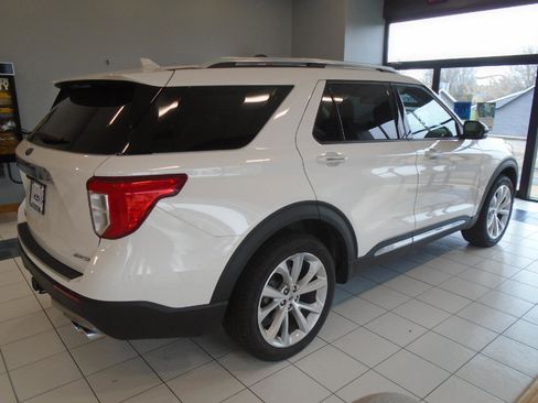 Certified 2023 Ford Explorer Platinum w/ Technology Package AWD/4WD image 3